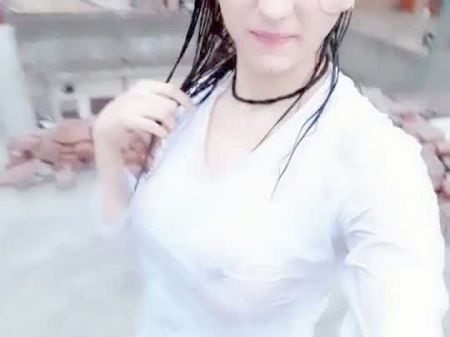 Pakistani Lady In Rain Bathing , Free Pakistani Tube Hd Porn