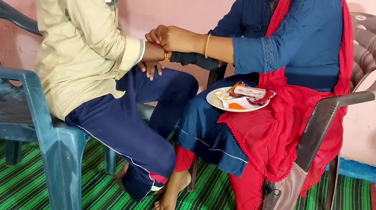 rakshabandhan didi ne gift me chote bhaiya ka land apni choot ke liya manga 