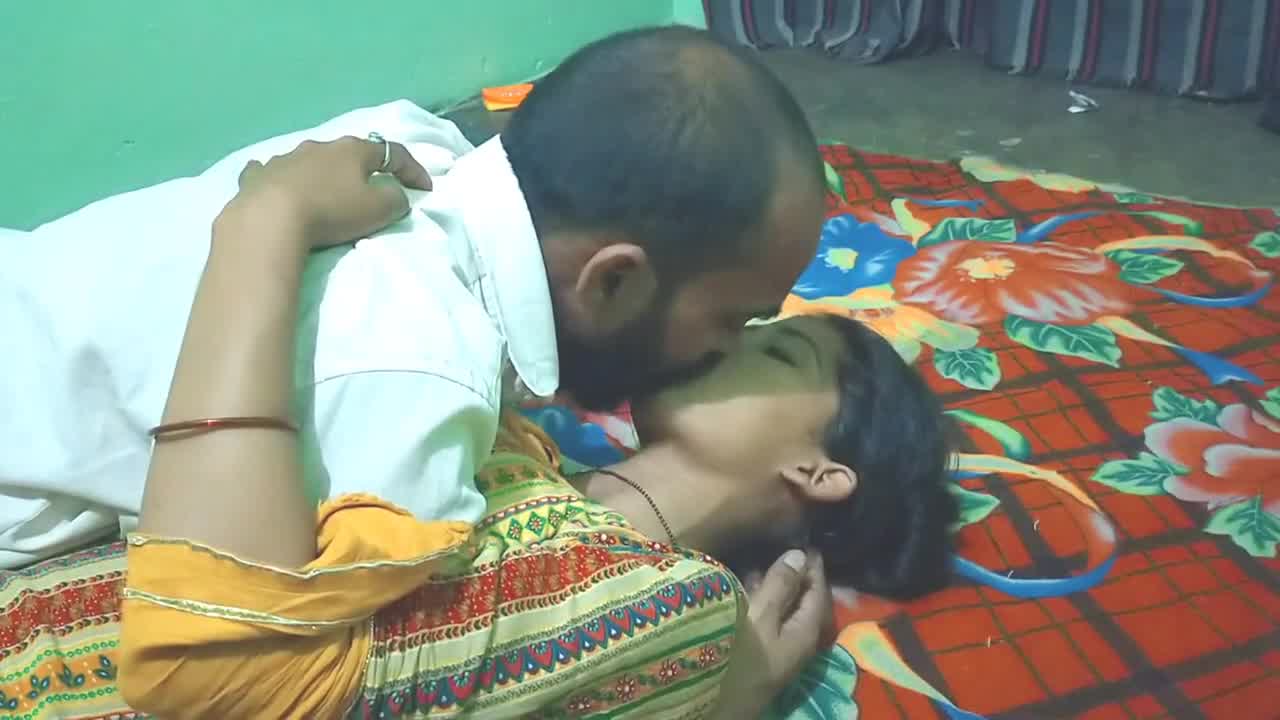 indian kissing mature mummy cannot fight back the youthful