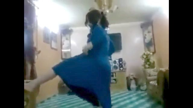 2 Iraqi Lady Exciting Ass Dance